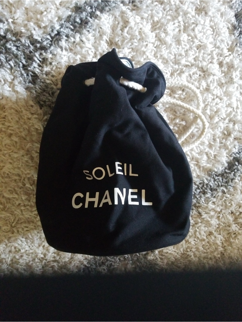 CHANEL lined bag - resort wear look